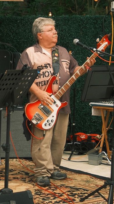 Matthew Daniels on the Rickenbacker bass
